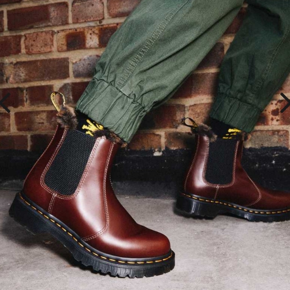 Dr Martens 2976 Leonore Chelsea Boot - Size 7